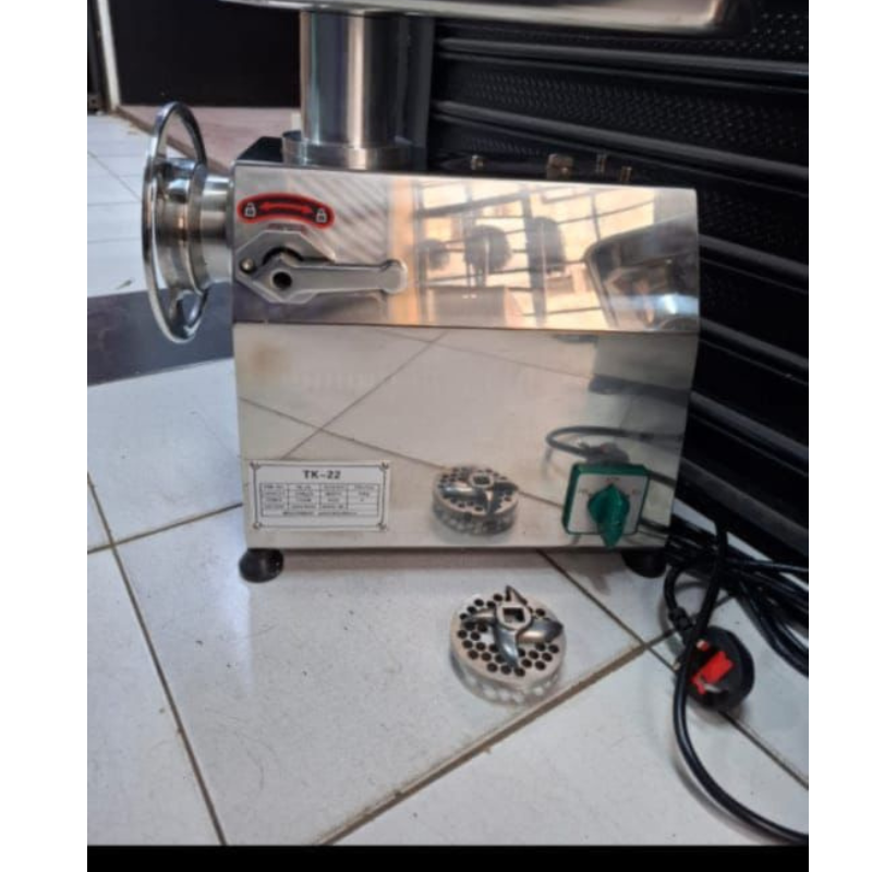 M 22 electric mincer with reverse gear